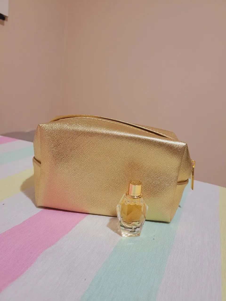 Necessaire Dourada com Perfume Miniatura Million Gold 