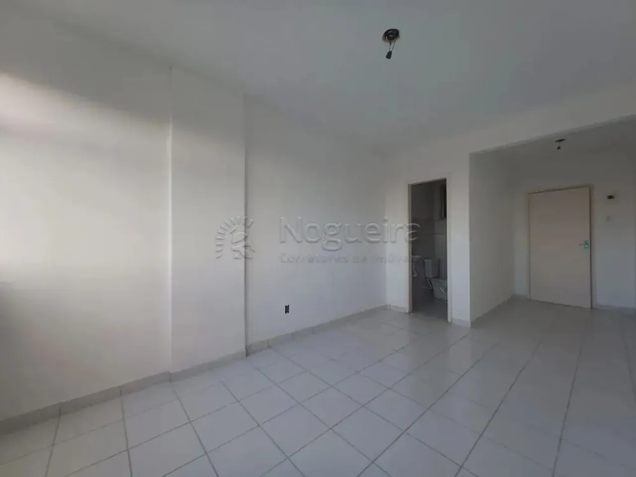 Centro comercial para venda possui 19 metros quadrados em Boa Vista - Recife - PE