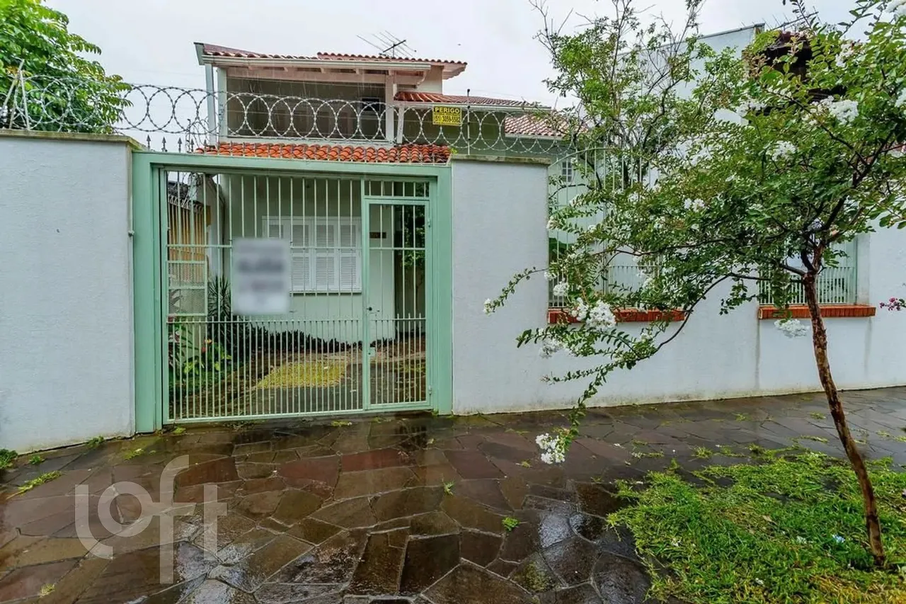 Casa à venda em Jardim Itu-Sabará com 210 m², 4 quartos, 3 suítes, 1 vaga