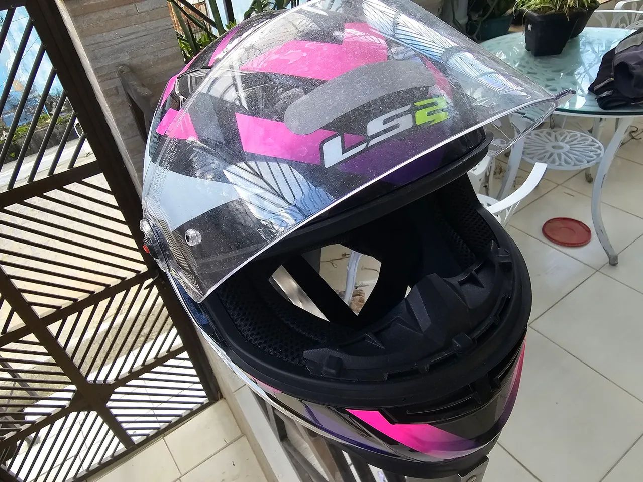 Capacete para Moto - Preto com Rosa - Foto 3