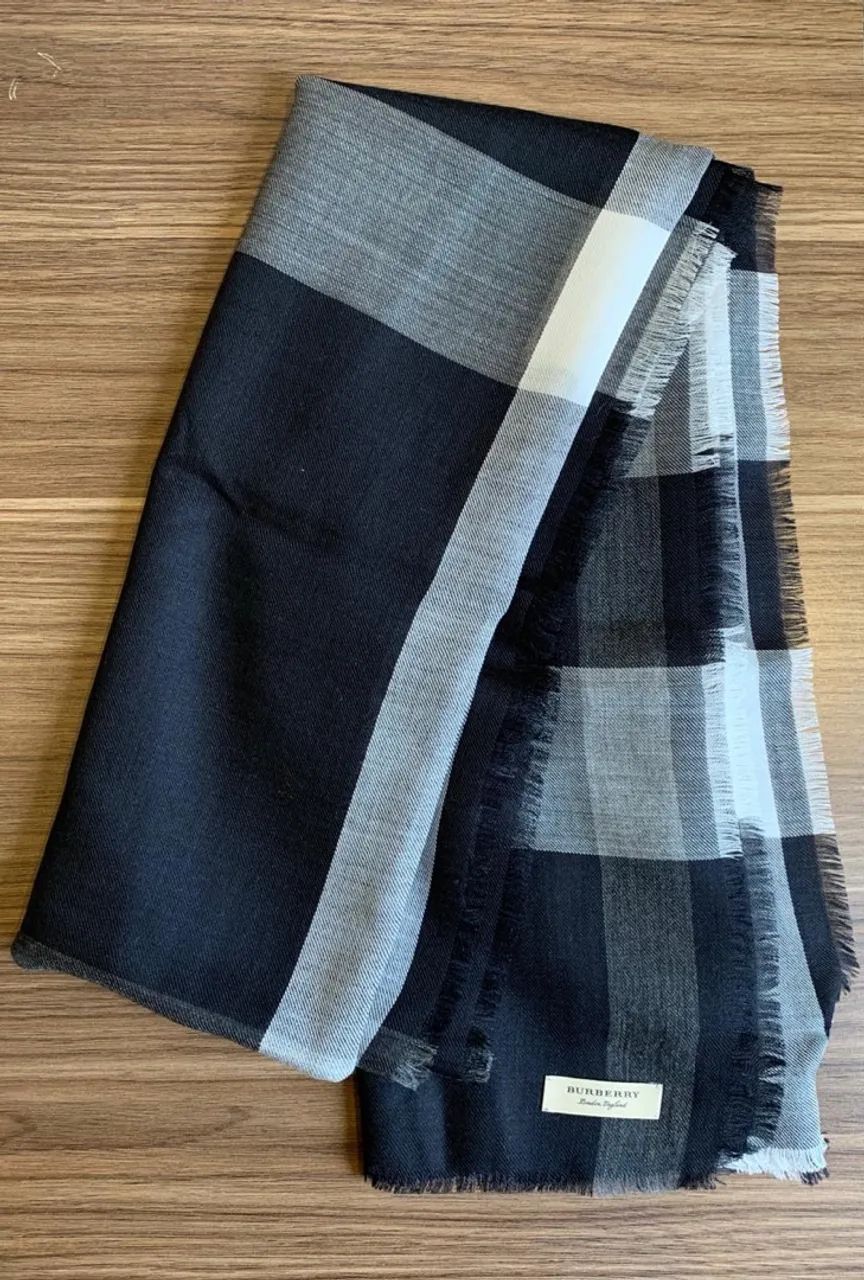 Lenço Burberry Xadrez Original - Foto 2