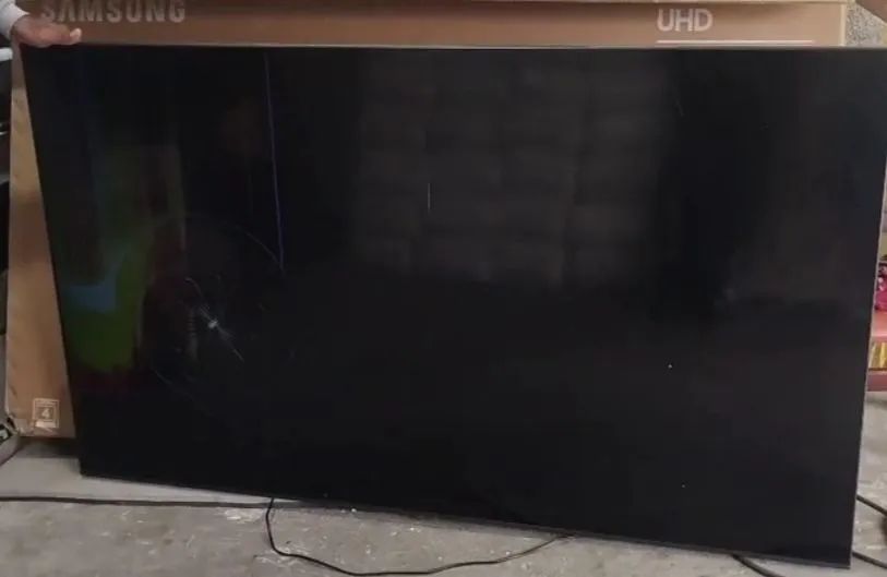 Smart TV 70 polegadas Samsung Crystal UHD 4K, modelo AU7700 de 70 polegadas. - Foto 3
