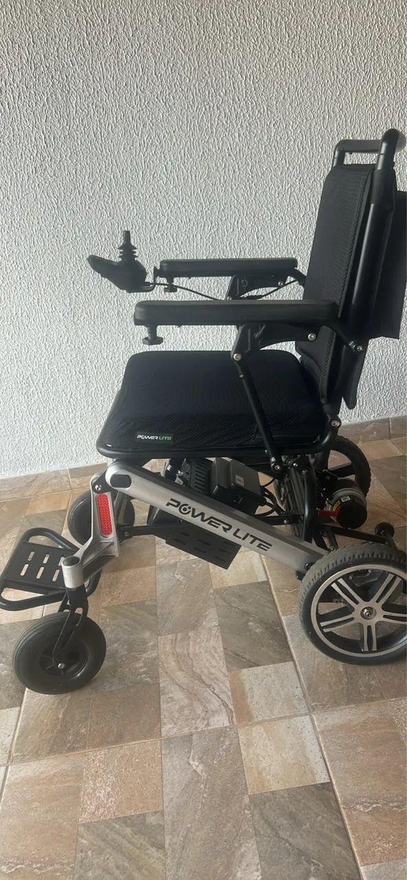 Cadeira de roda motorizada  - Foto 5