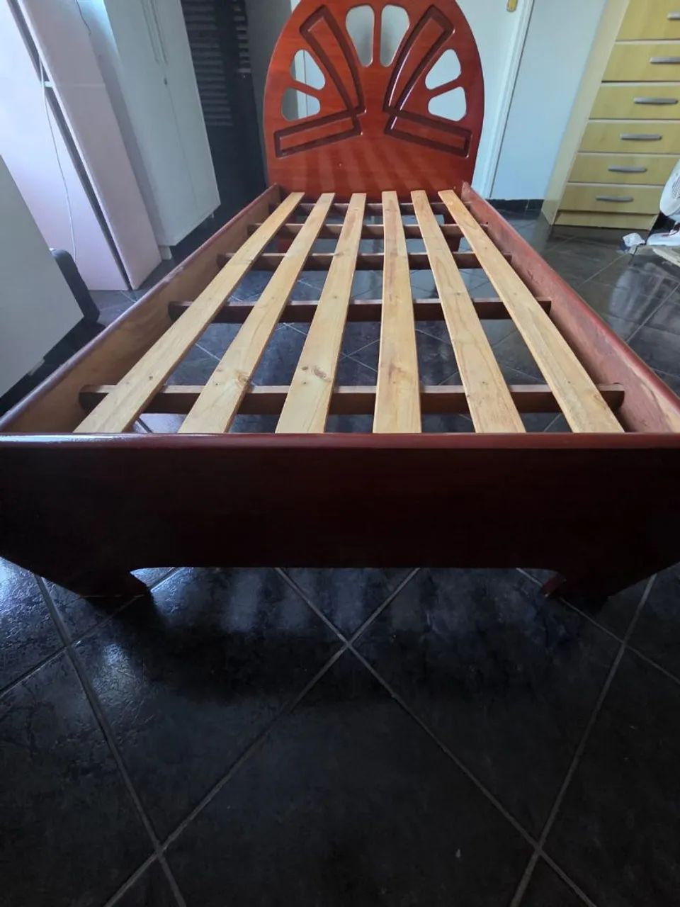 Vendo cama de solteiro - Foto 2