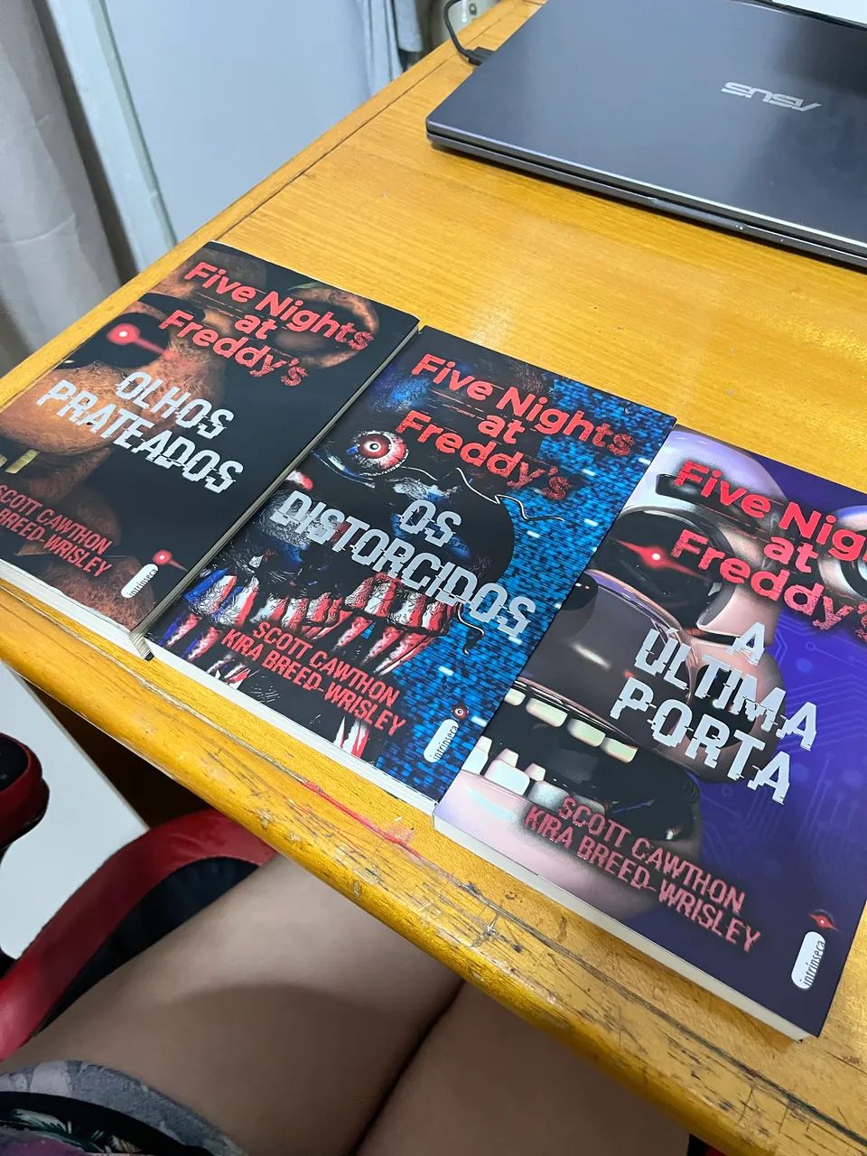 BOX TRÊS LIVROS FNAF - Foto 3