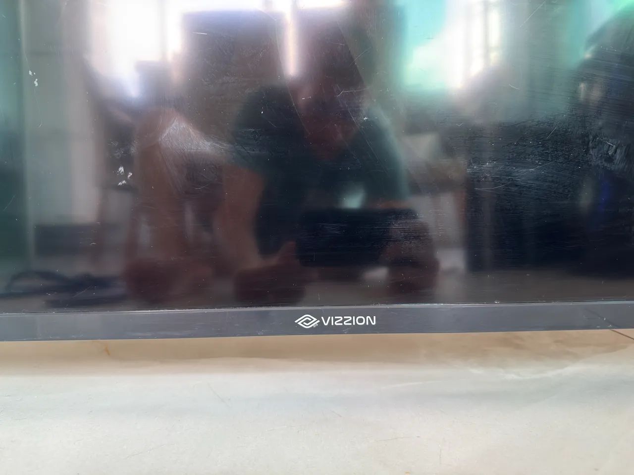 TV VIZZION 50 polegadas LE50UHD20 COM DEFEITO