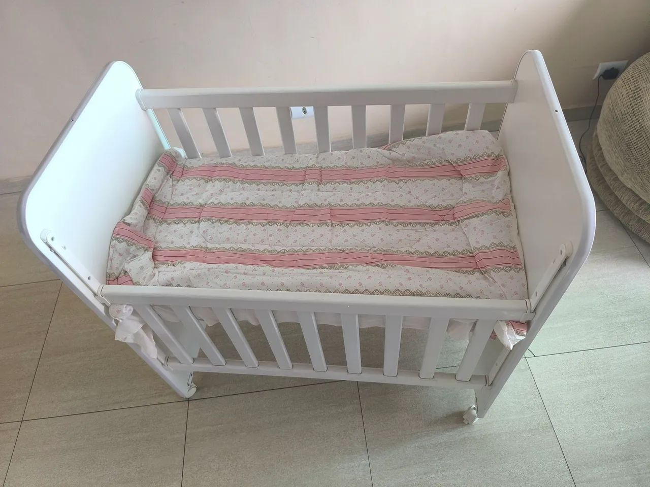 Mini berço com lateral retrátil  - Foto 5