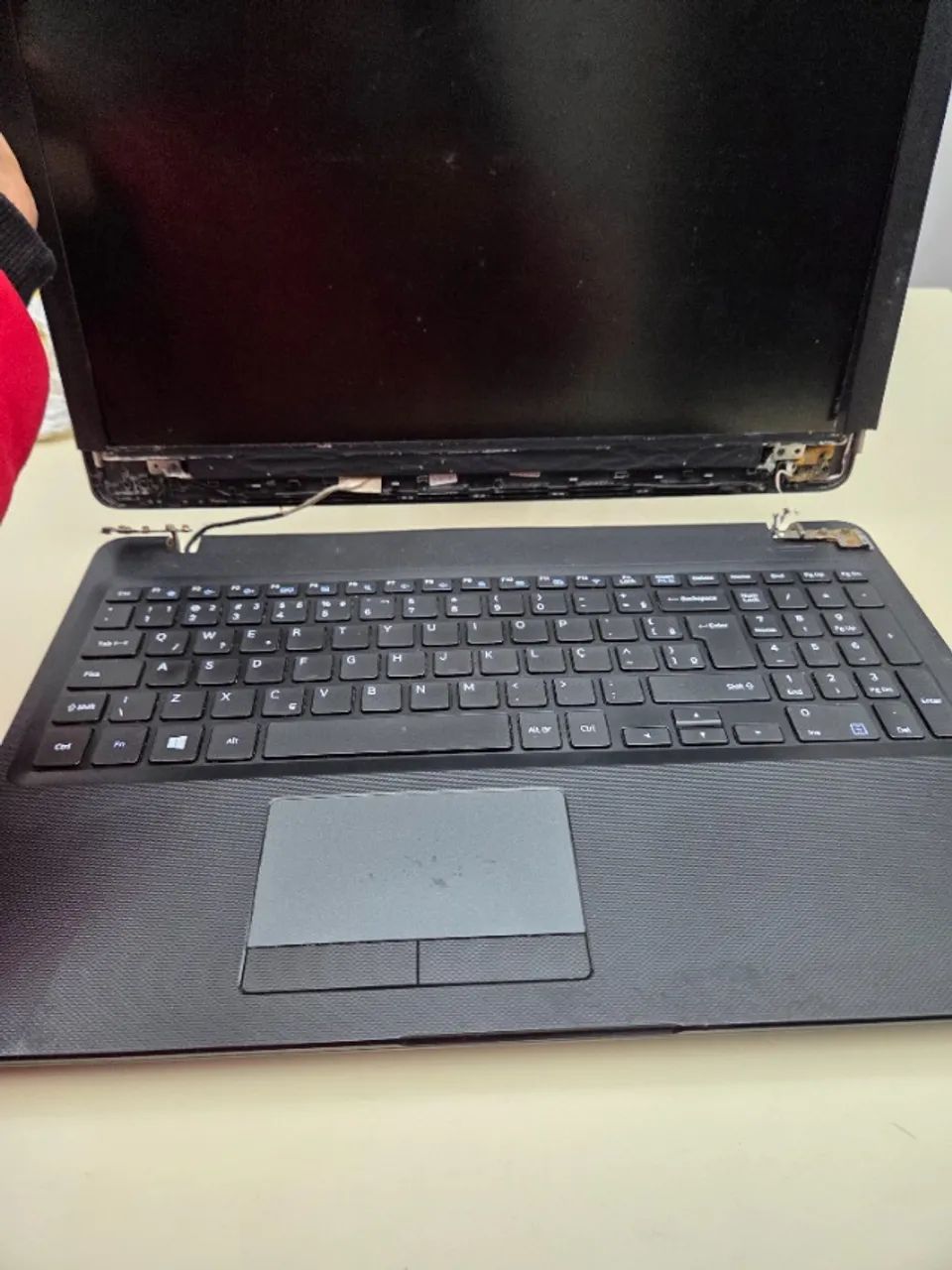 Notebook Samsung funcionando - 4GB RAM - defeitos nas dobradiças - Foto 5