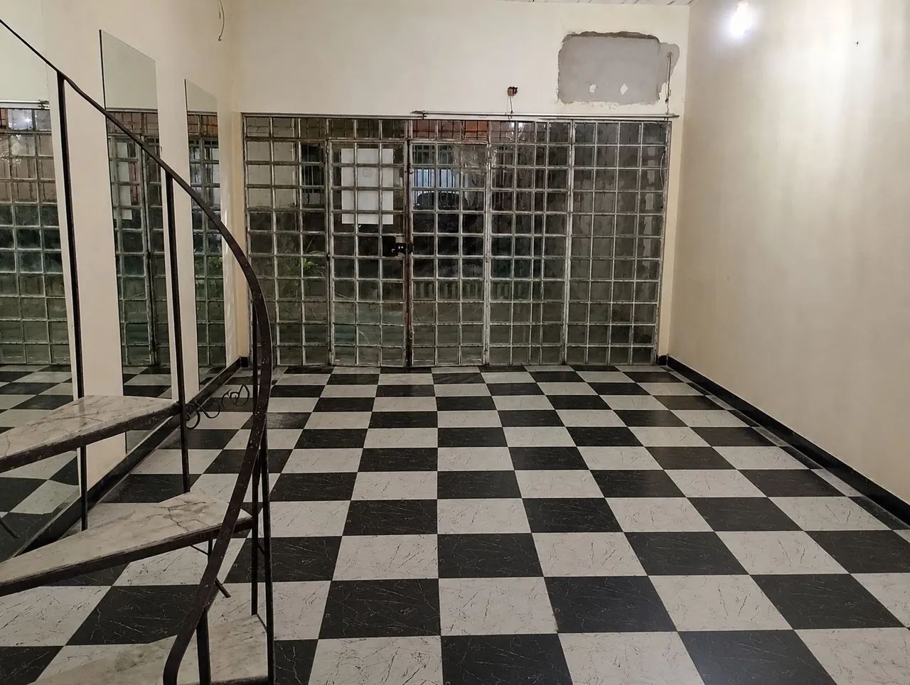 VENDO CASA DE 2 PAVIMENTOS - R$ 100.000