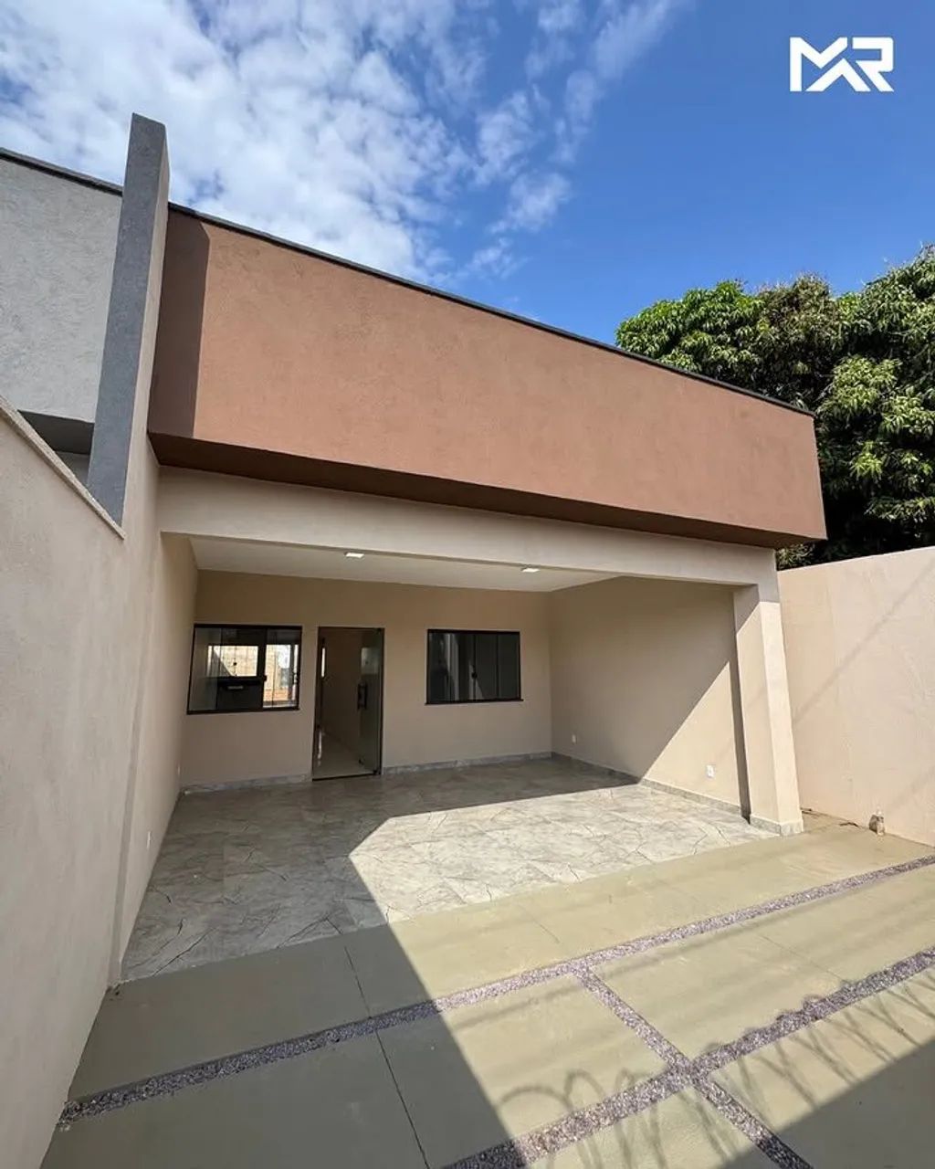 Casa - 2 Quartos 1 banheiro 