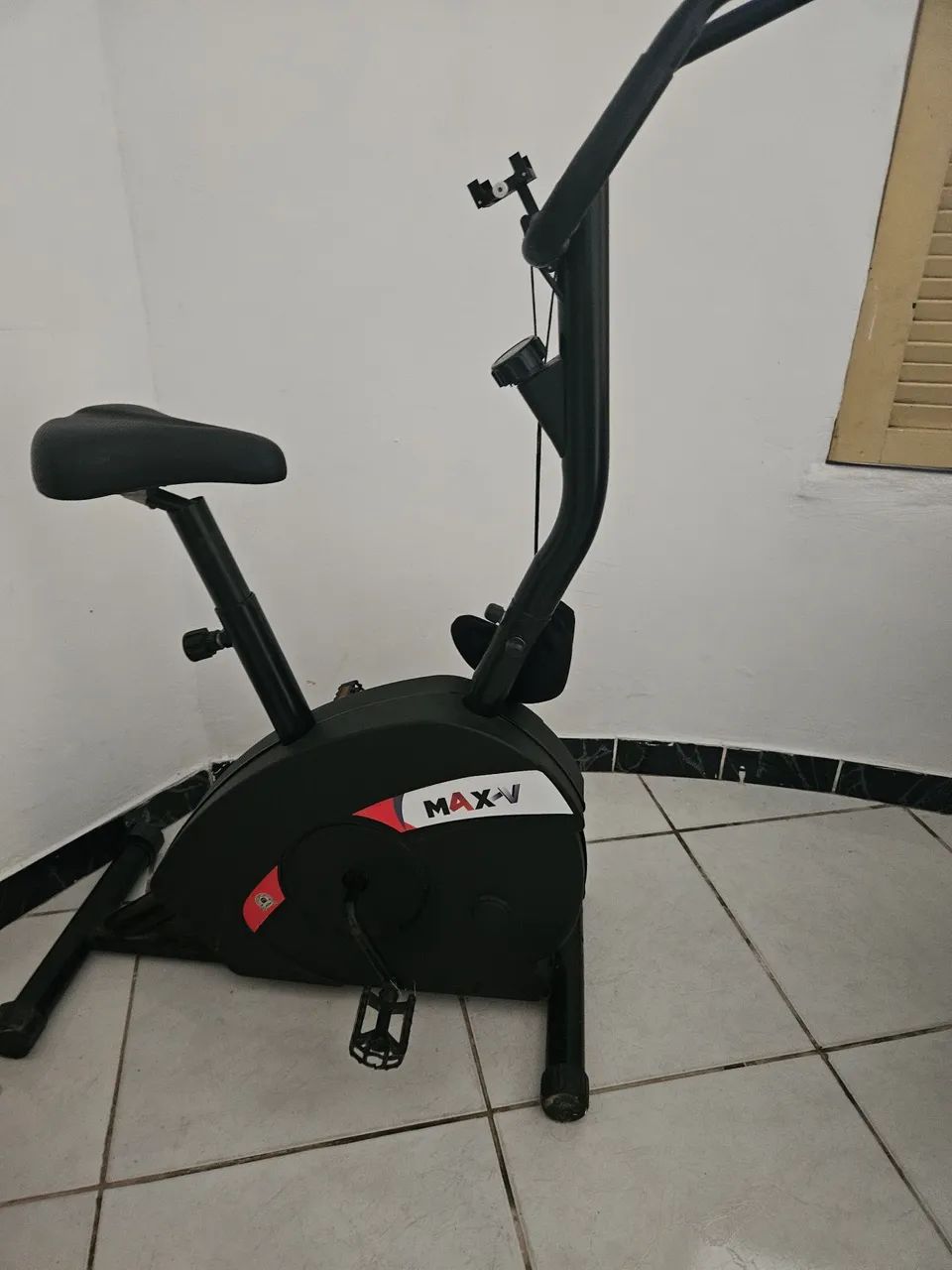 BICICLETA ERGOMÉTRICA DE GINÁSTICA