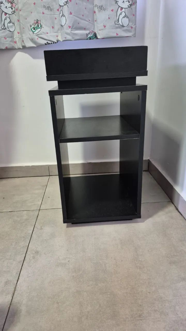Mesa De Cabeceira Preta Moderna Com 2 Nichos E Bandeja (Usado) - Foto 2