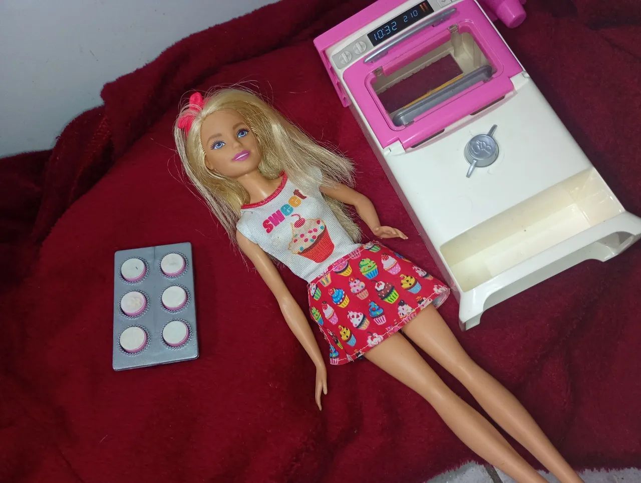 Boneca Barbie Confeiteira Com Fogão E Acessórios De Cupcake - Foto 2