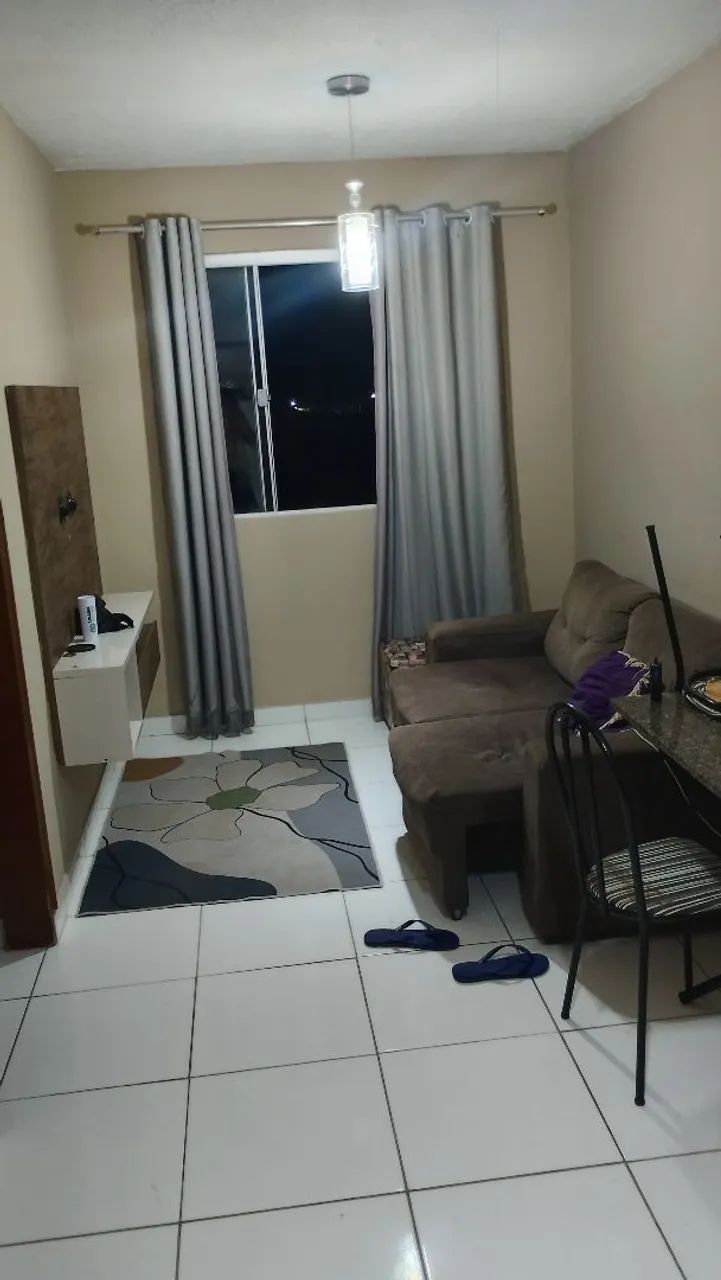 Procuro alguém que queira compartilhar apê 
