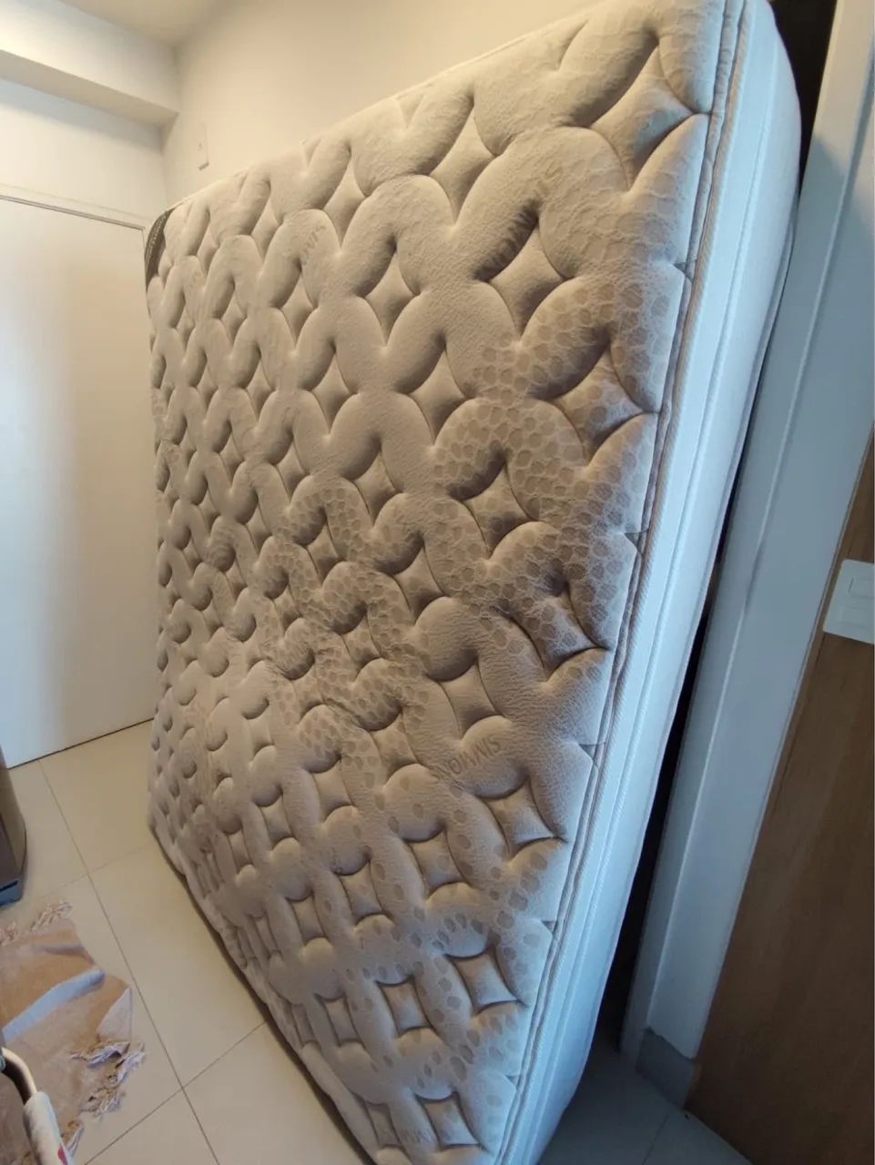 Colchão Queen Size (Marca: Simmons)