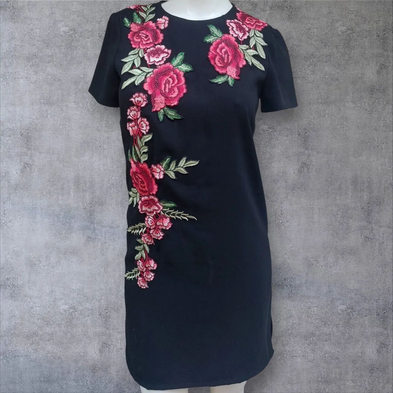 Vestido Zara com bordado 