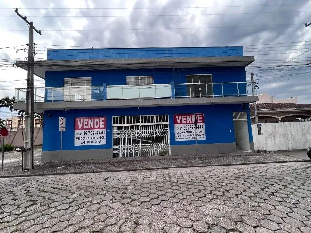 Prédio comercial e residencial 