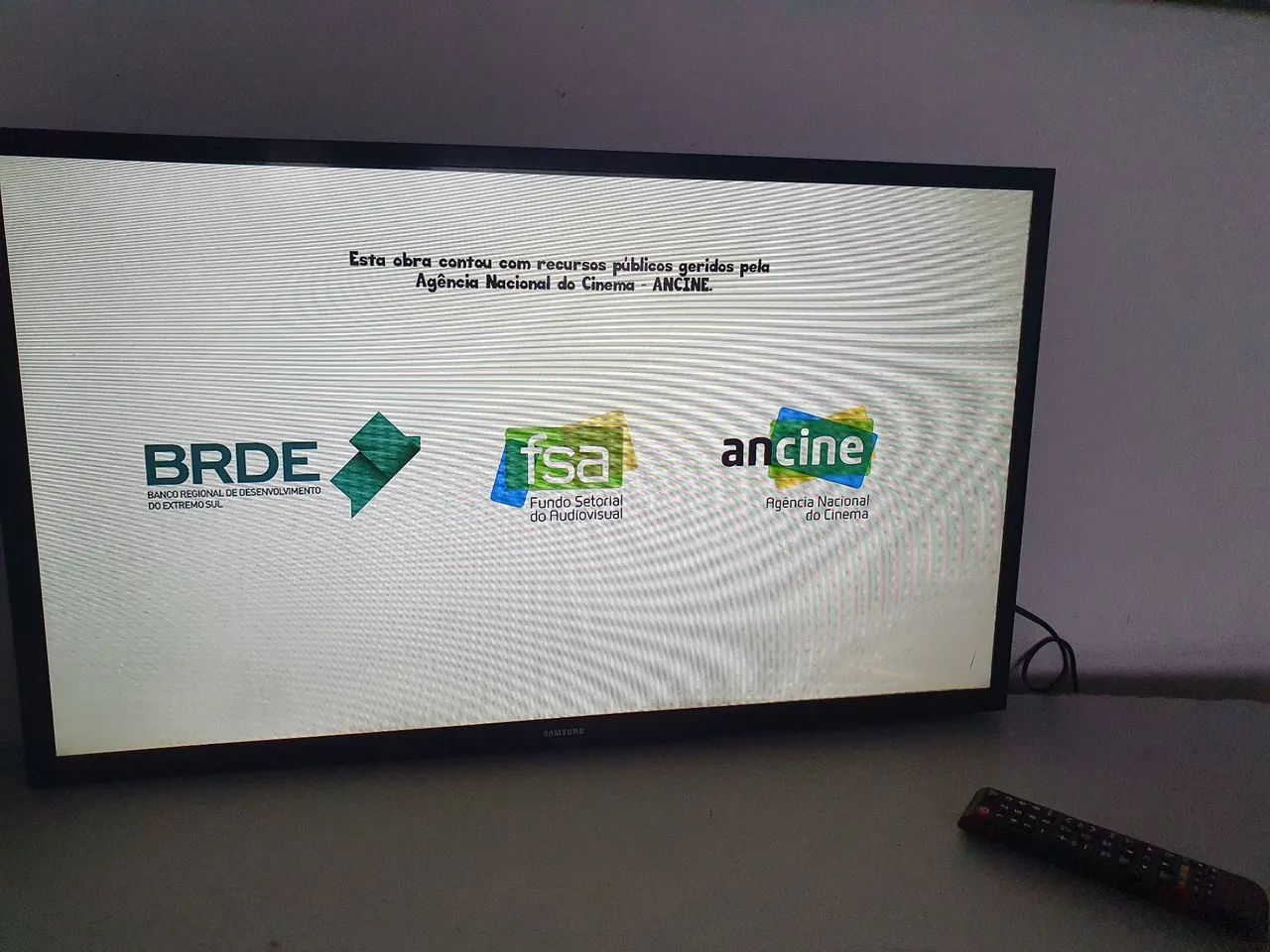 Smart Tv Samsung Led 32 Polegadas Un32j4290AG Usada em Bom Funcionamento. - Foto 5