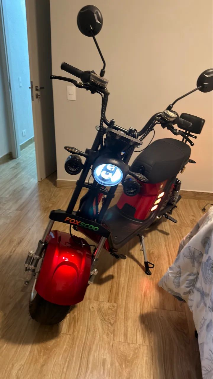 Scooter elétrica com apenas 100 km  - Foto 3