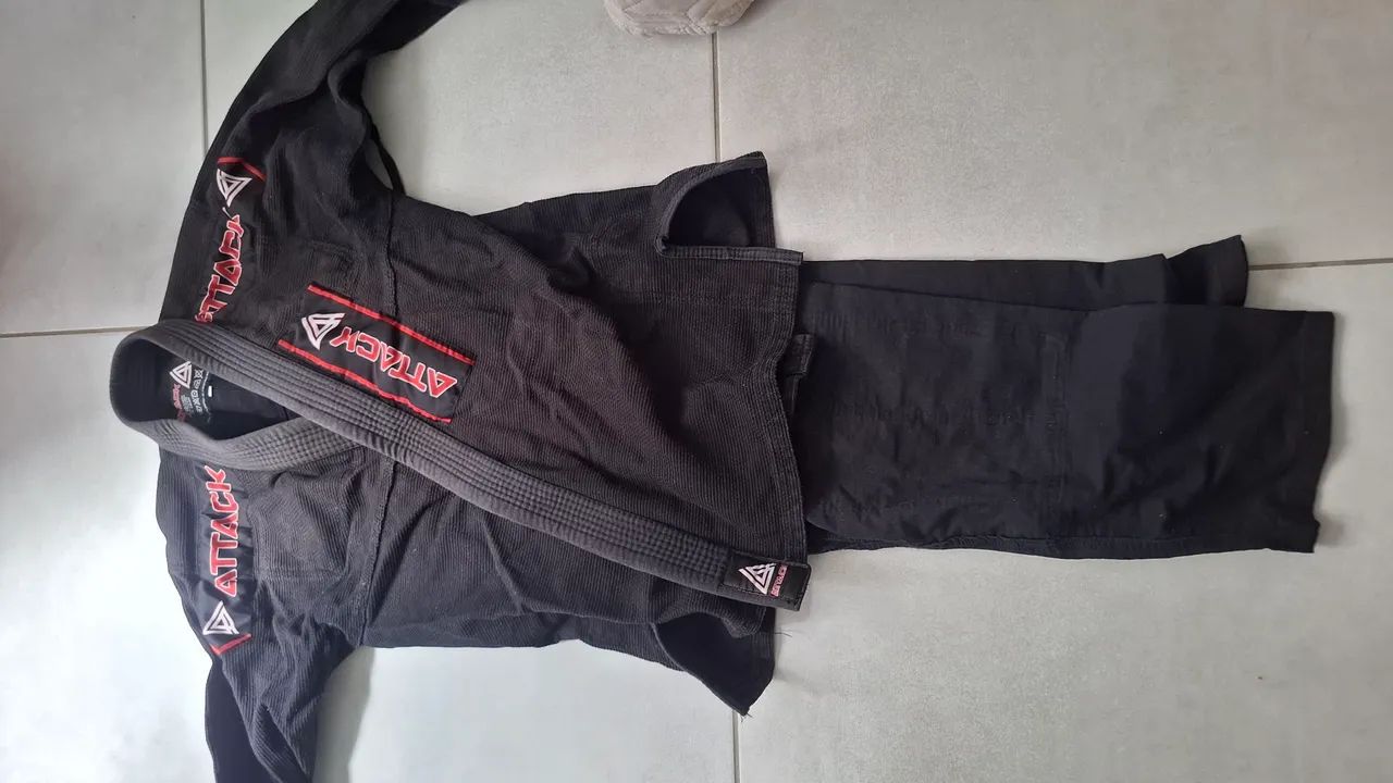 Vendo materiais para jiujitsu. Kimonos e mochila. Tudo por 300. Wats *  - Foto 6