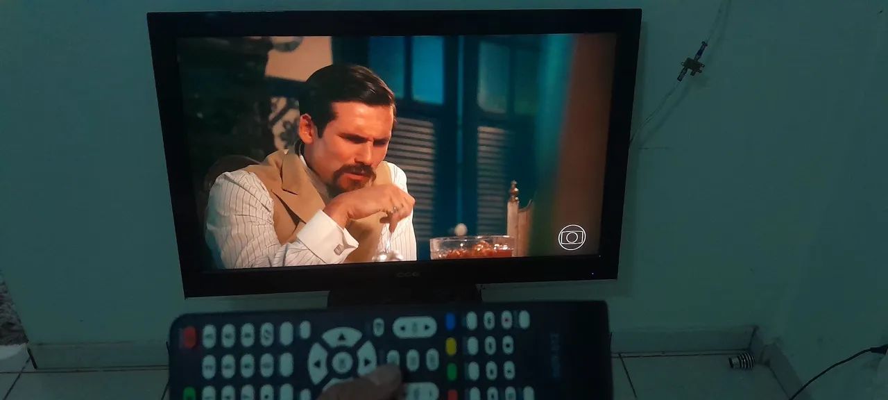 Vendo celular CCE 47 polegadas linda de imagem não e smart  - Foto 4
