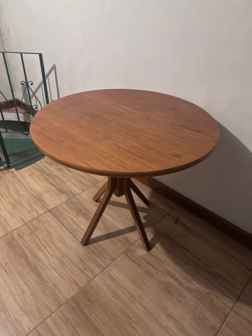 Mesa de madeira maciça  - Foto 3