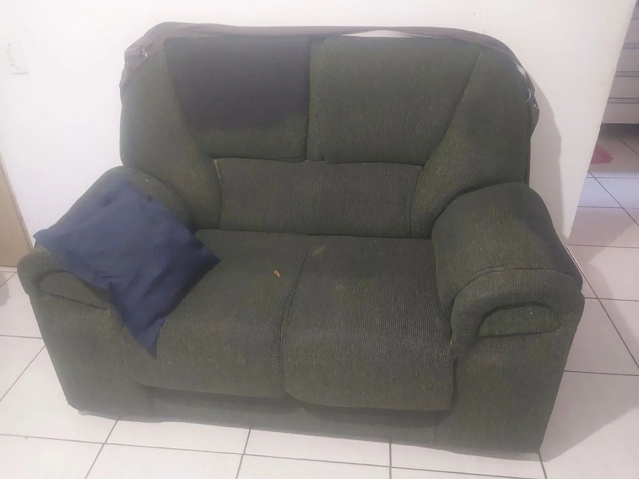 Sofa 2 e 3 lugares, com forro. Limpo bem cuidado. - Foto 3