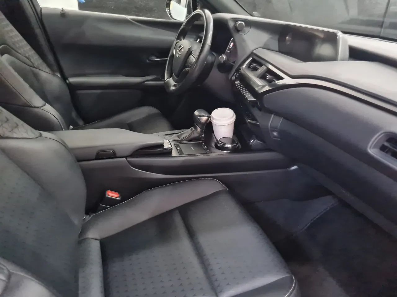 Lexus UX-250h Dynamic 2.0 16V Aut.(hybrid), foto 8 de 10