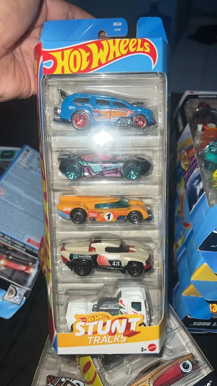 Hotweels kit cm 05 carrinhos R$60 - Foto 3
