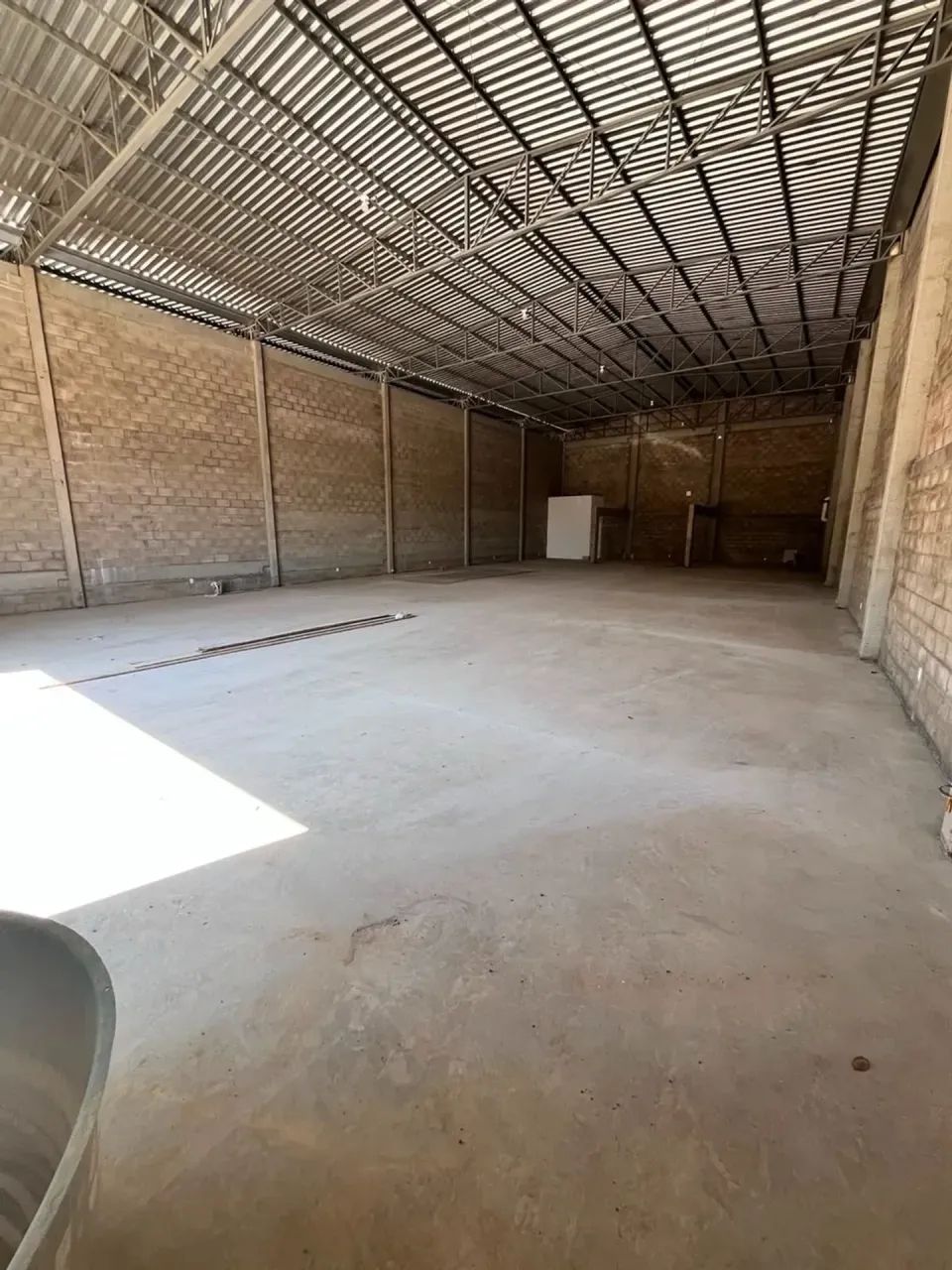 ALUGO GALPÃO COMERCIAL NA AV-ROD.EMANUEL PINHEIRO - Foto 2