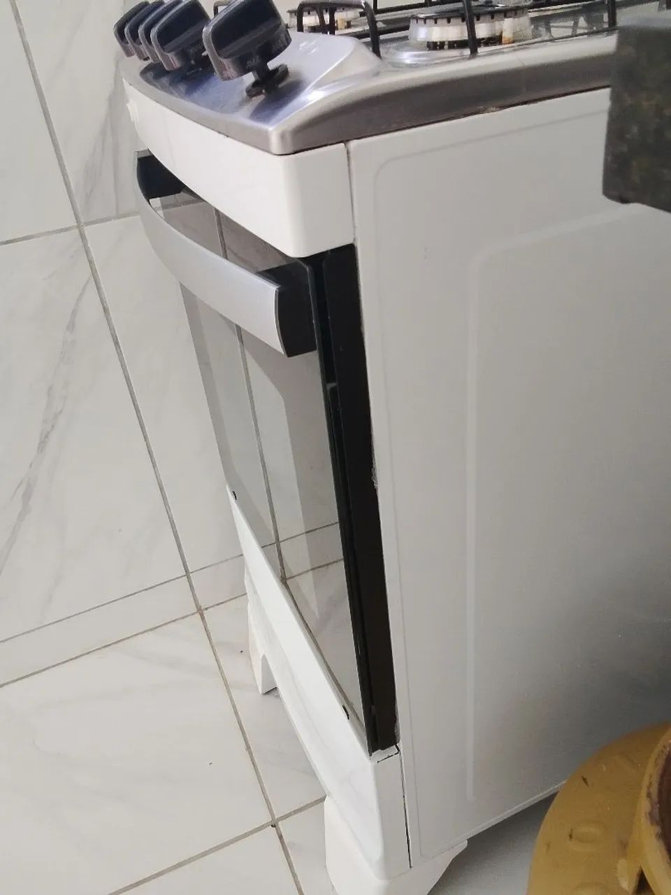 Fogão 4 bocas eletrônica 3 meses de uso - Foto 3