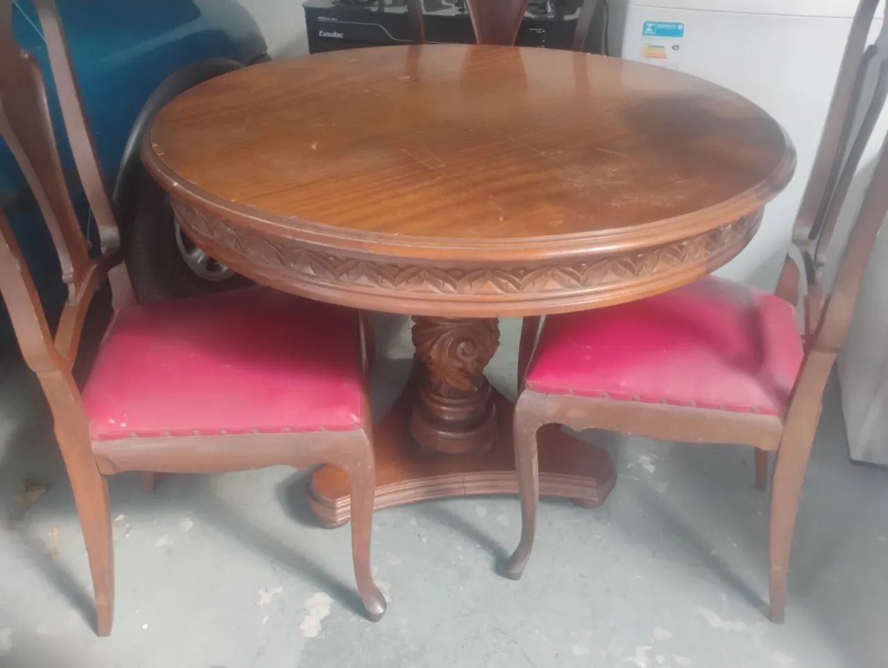 Mesa Antiga com 03 Cadeiras 