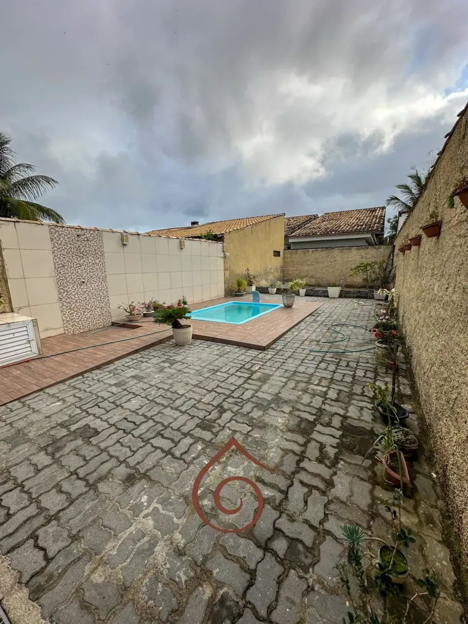 Casa com piscina e suíte com closet em Itaipuaçu