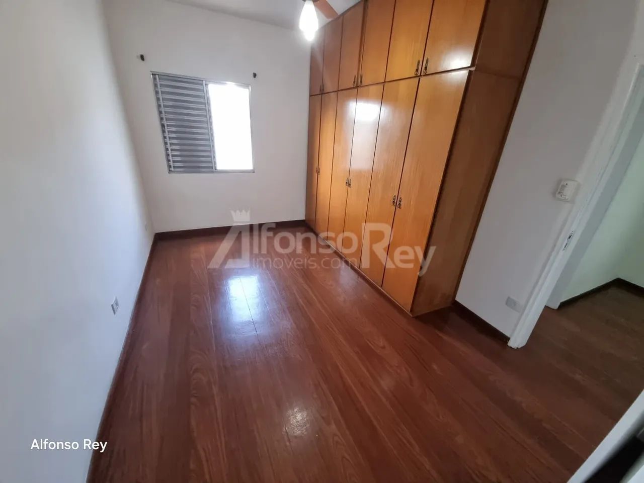 SOBRADO COM 03 DORMITÓRIOS NA VILA ORATÓRIO