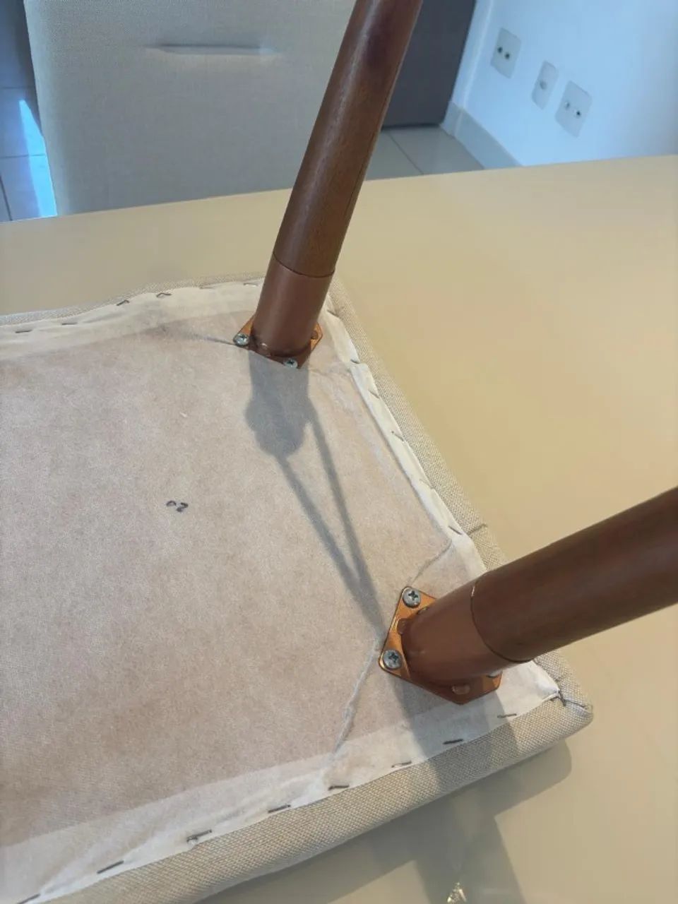 Vende-se Mesa de jantar com 4 cadeiras. - Foto 4