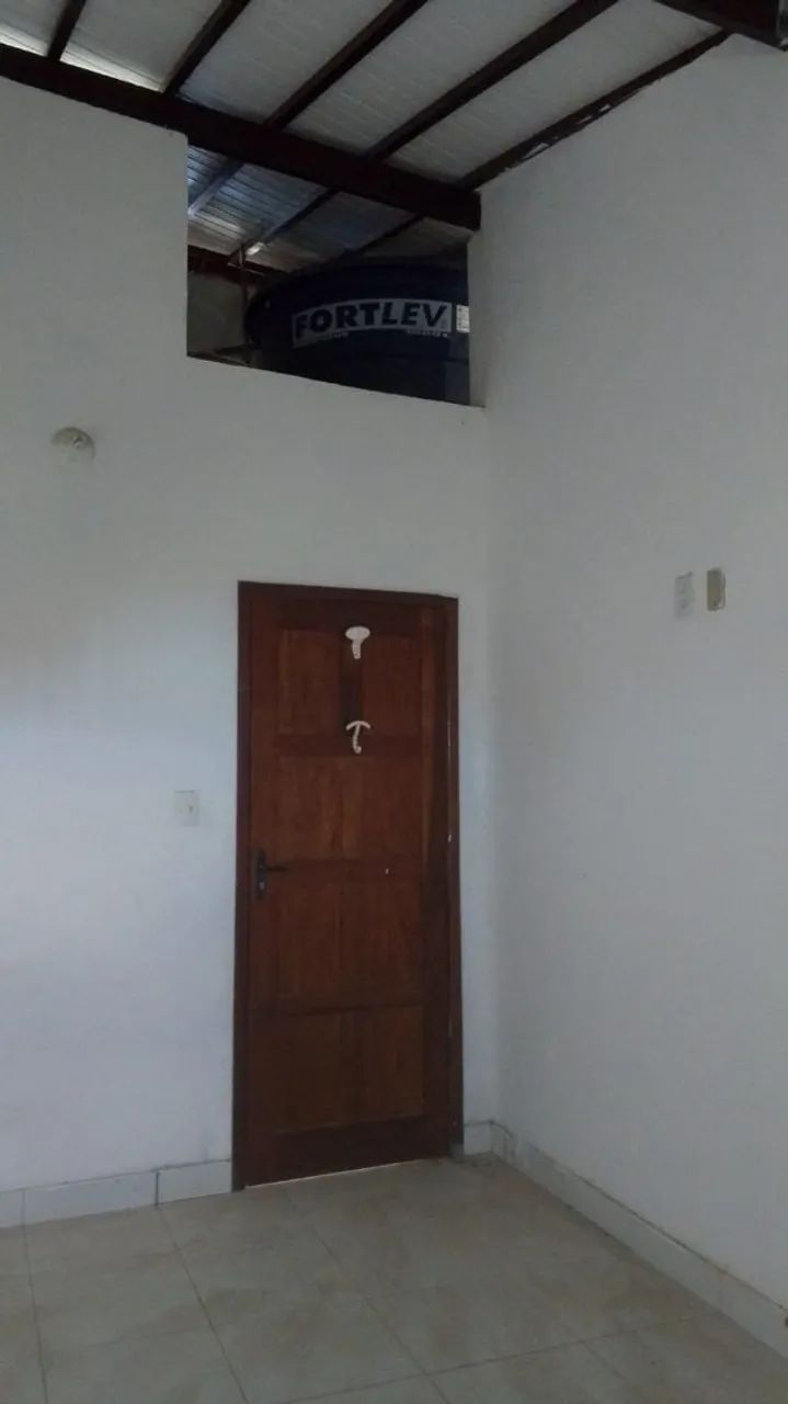Aluga se uma casa no pavimento superior com - Foto 3