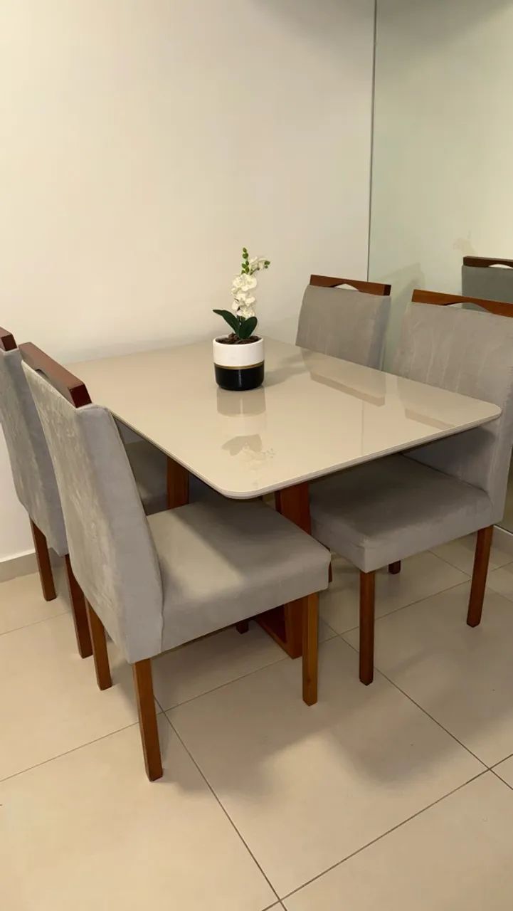 Mesa com 4 Cadeiras 