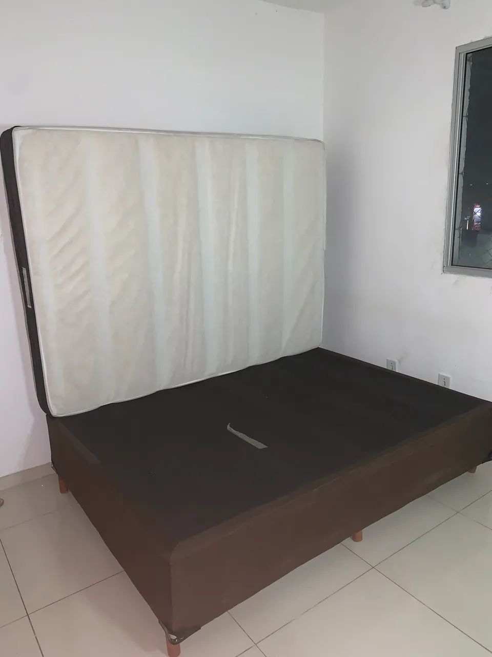 Vende-se cama box casal