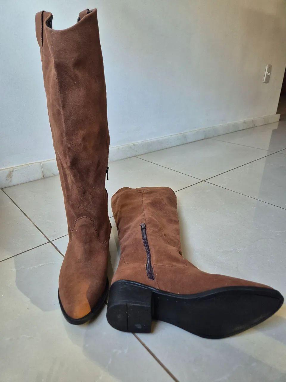 VENDO BOTAS SEM USO N? 37