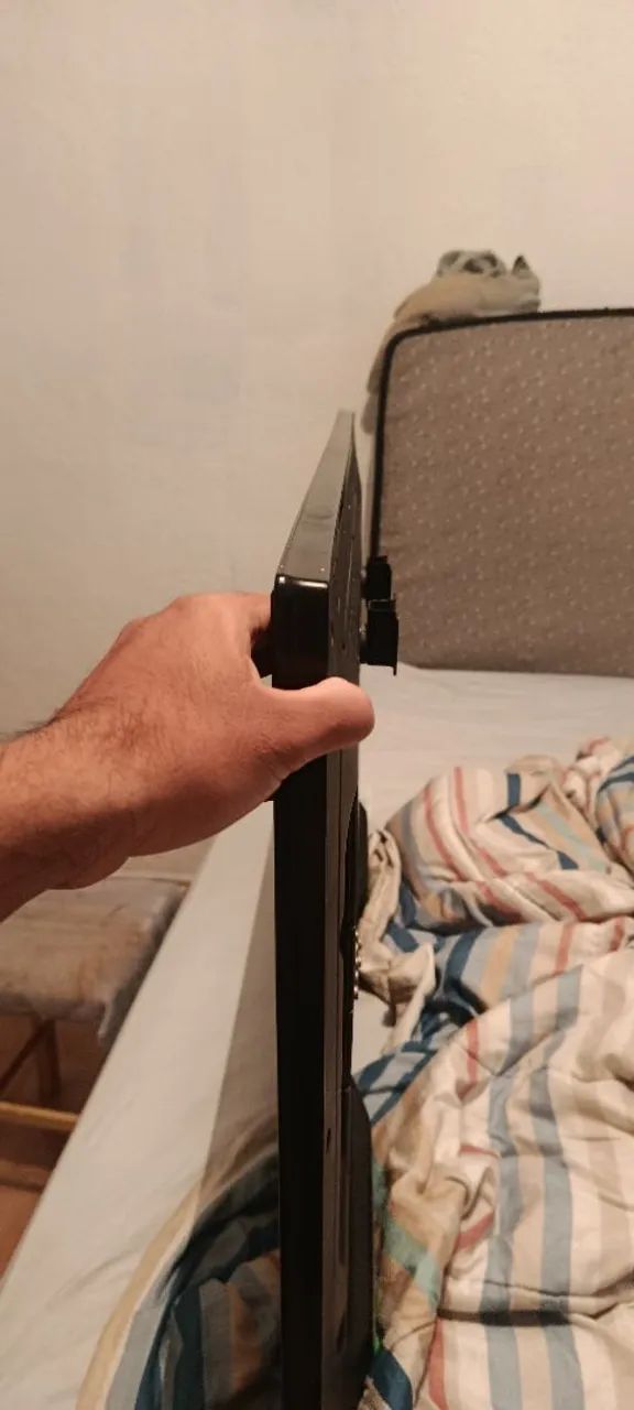 Estou vendendo essa tv de 43 polegadas,não é smart - Foto 2