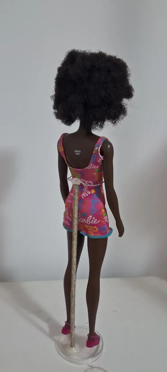 Barbie negra antiga usada  - Foto 3