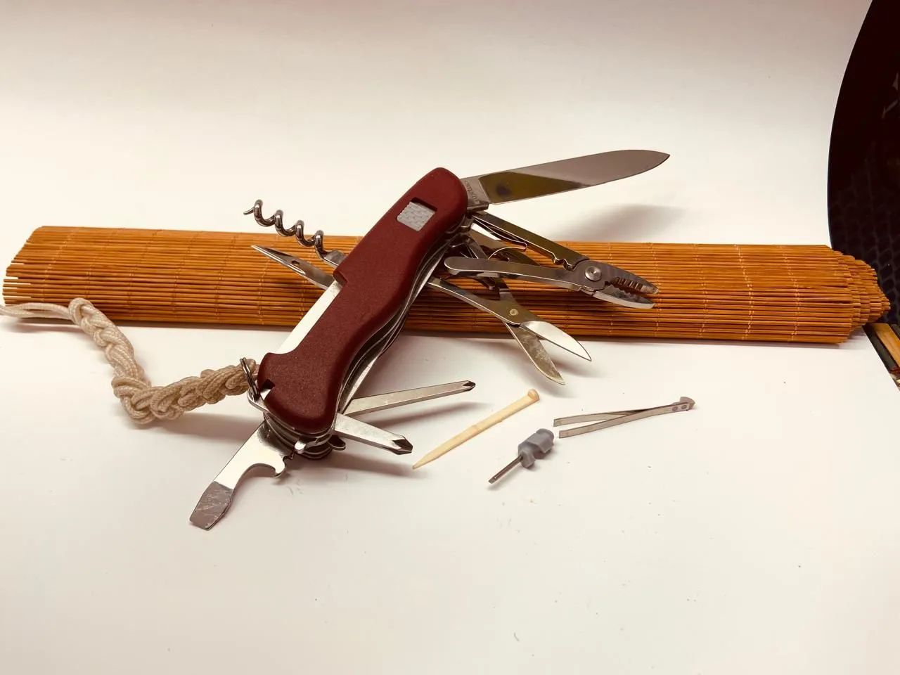 Canivete Victorinox Work Champ com Capa de couro 21 funções<br> - Foto 3