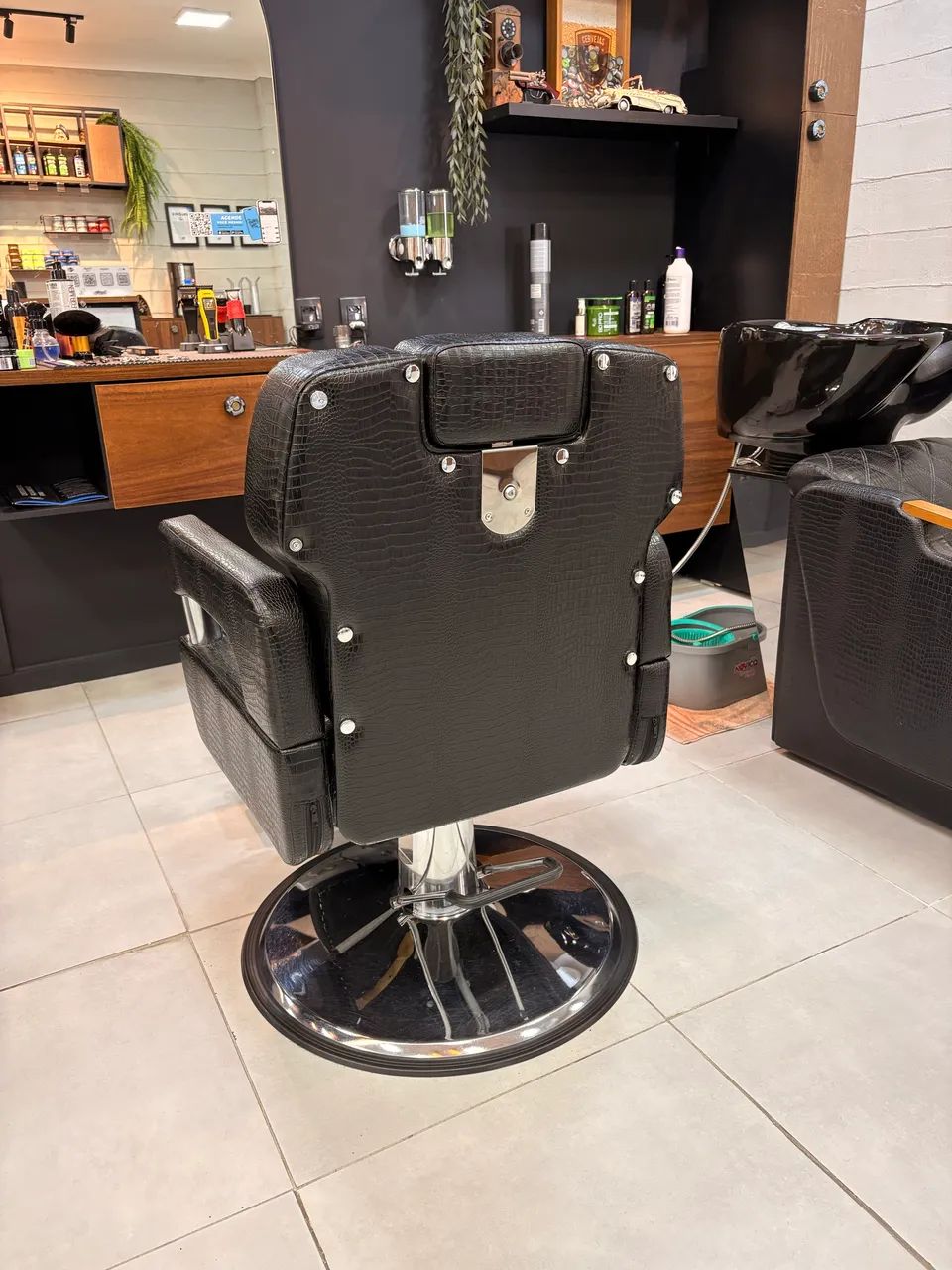 Cadeira de barbeiro Darus novíssima! - Foto 2