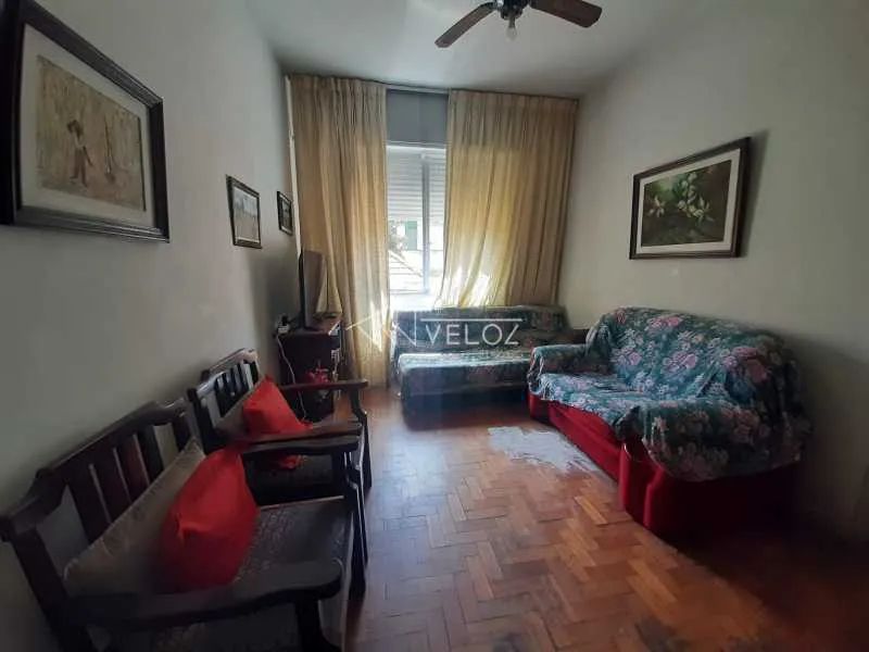 Apartamento - / Residencial / Glória