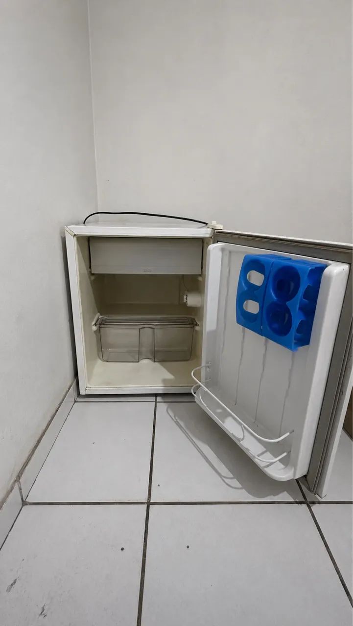Vendo Frigobar Cônsul 76Litros - Foto 2