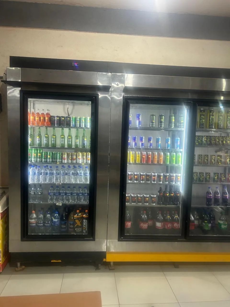 Vendo freezer cinco portas - Foto 2