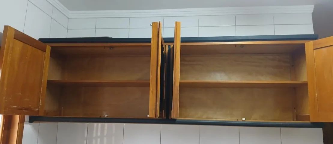Armário de cozinha - madeira maciça - Foto 2