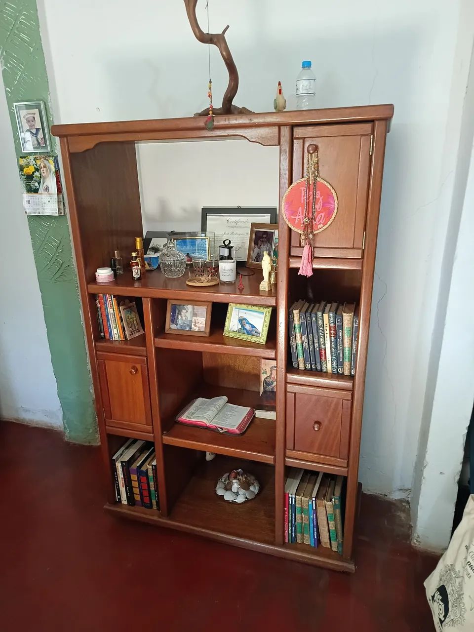 Estante de madeira
