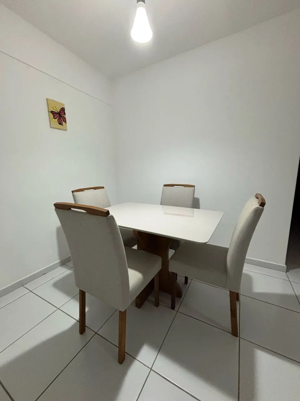 Conjunto de Mesa de Jantar Branca + 4 cadeiras
