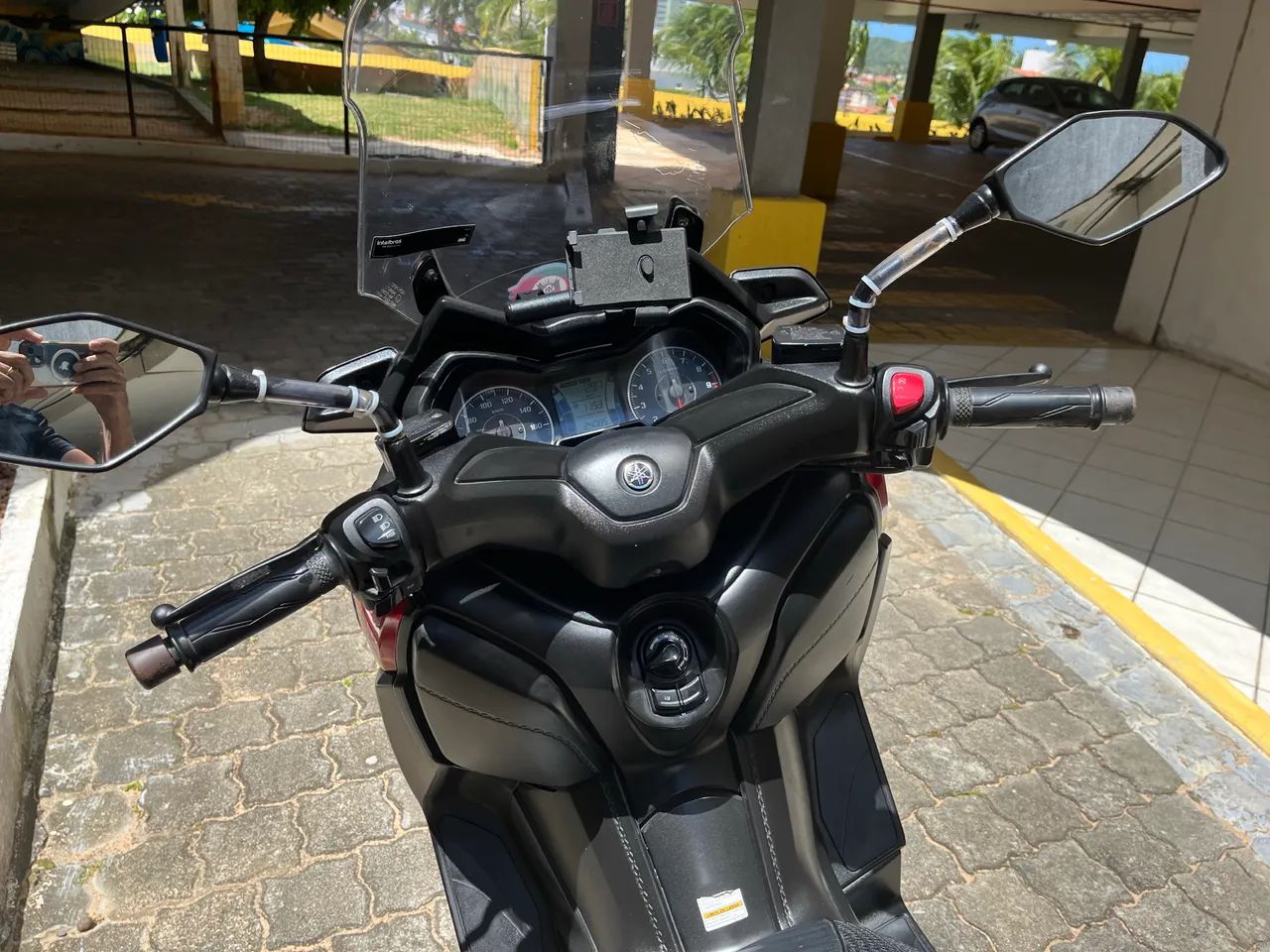 XMax 250 impecável.